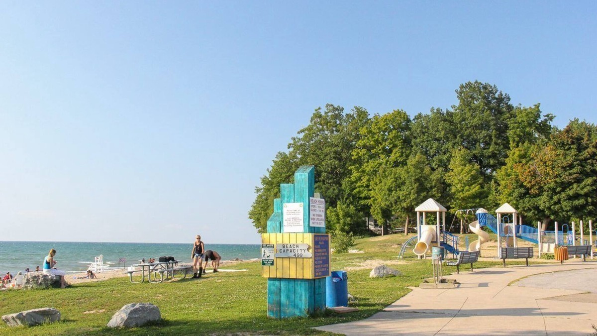 Lake Erie Beach Cottage | Cozy Cottage steps from the shore of Lake Erie