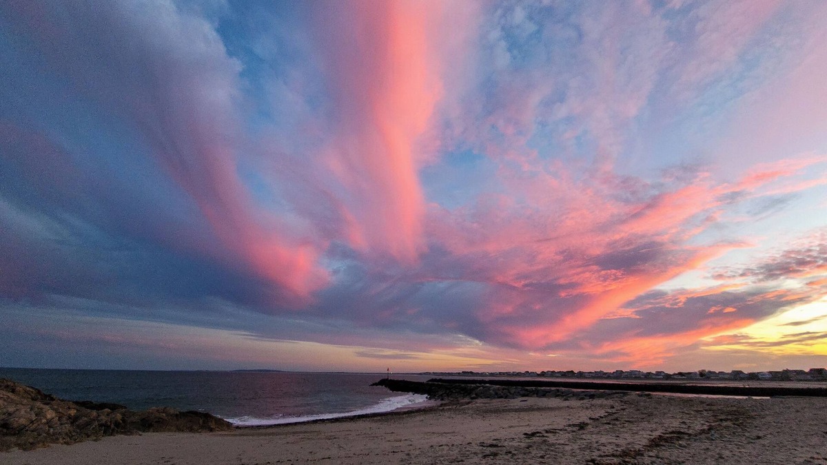 Brant Rock Cottage | Cozy cottage steps to beach sleeps 5 with WiFi, AC in charming Marshfield