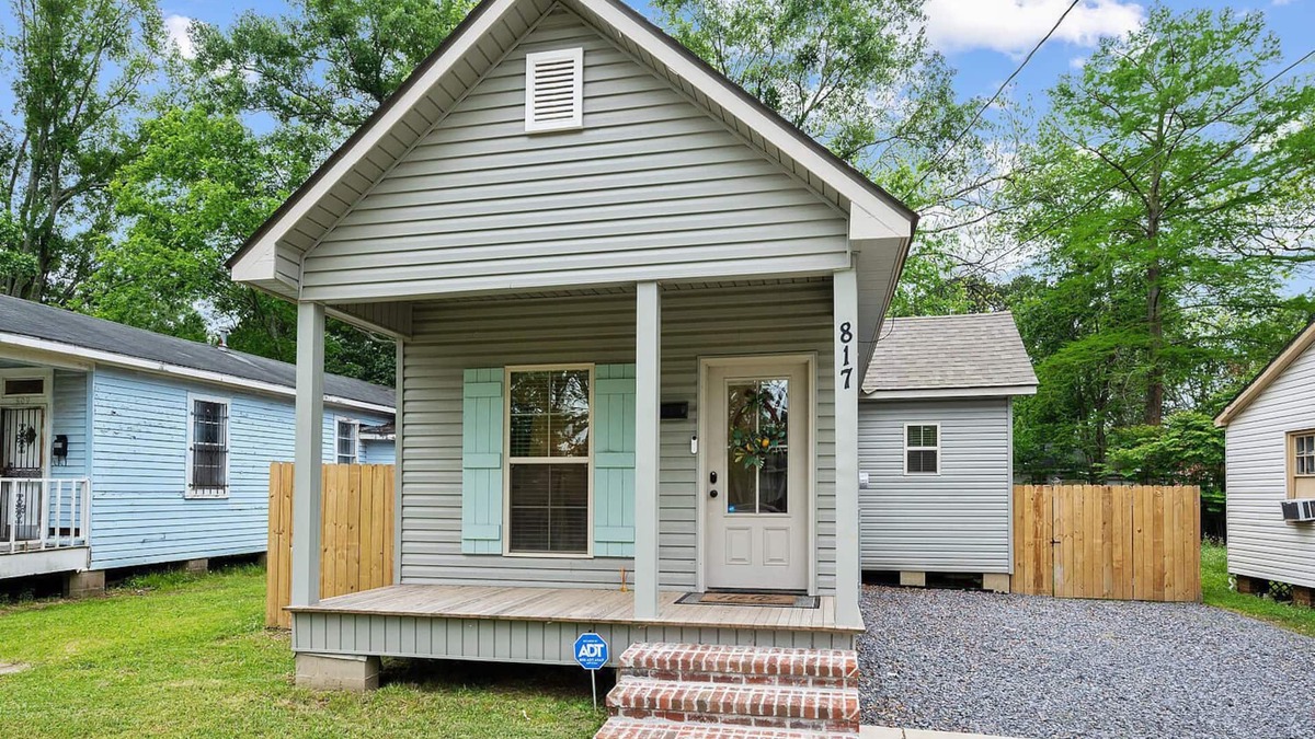 Highlands - Perkins Cottage | Cozy Cottage: Steps from LSU & Minutes to Downtown