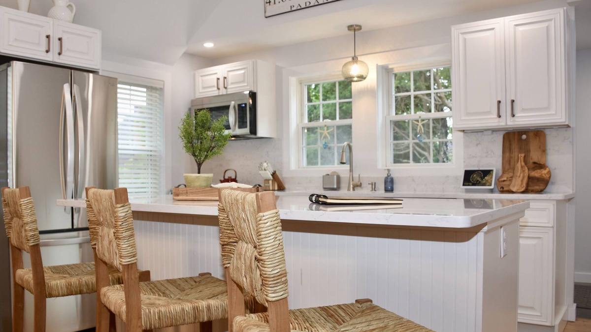 Dartmouth House | Cozy cottage surrounded by nature. Fire pit, close to everything