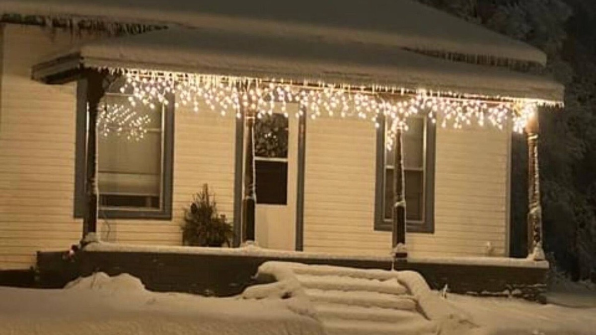 Wessington Springs Cottage | Cozy Cottage just right for your visit to Wess Springs, sleeps 4