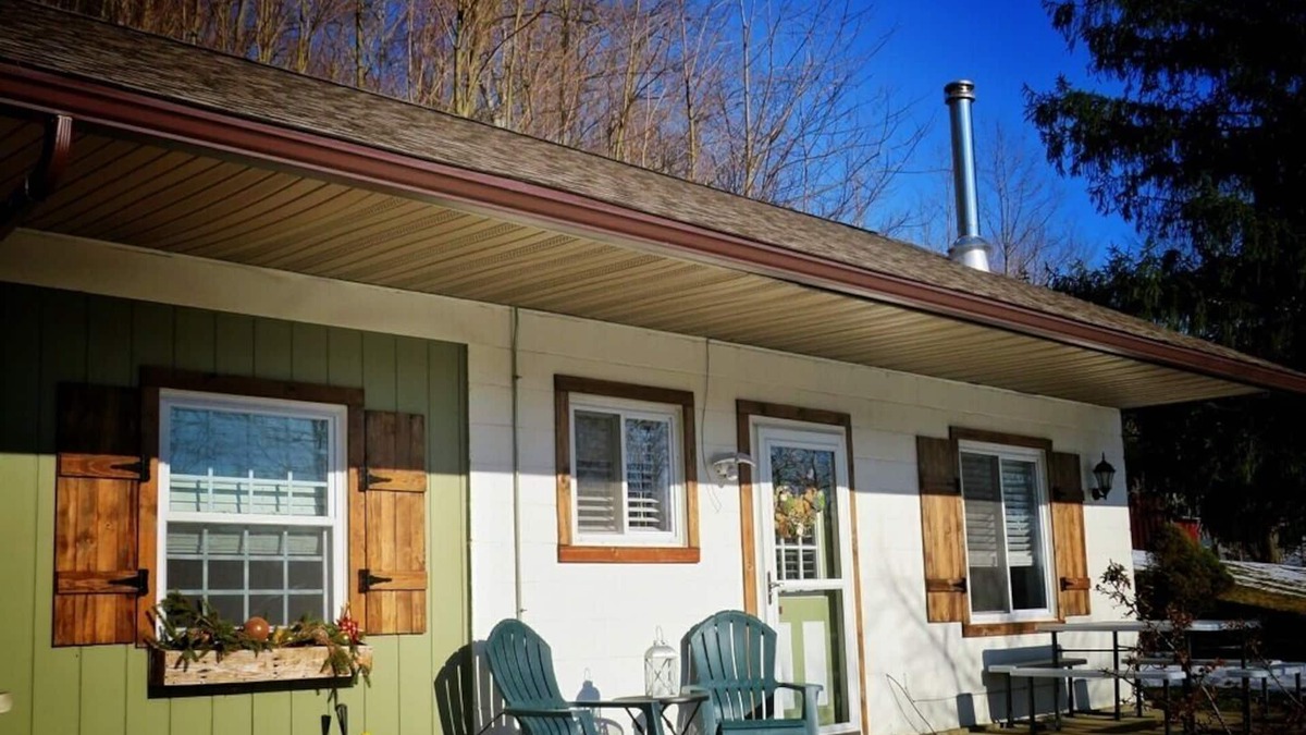 Mansfield Cottage | Cozy Cottage w/wood stove, firepit, pond & hiking trails near Snow Trails