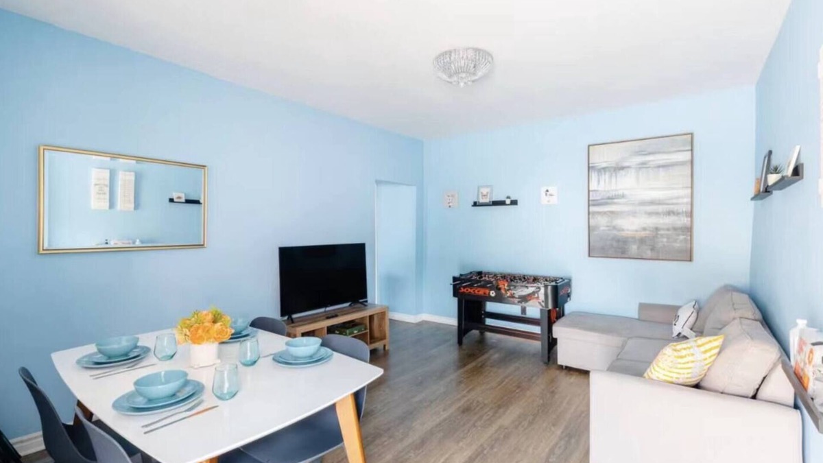 Niagara Falls House | Cozy Cottage-Walk To Cliffton&Falls/Central Attraction