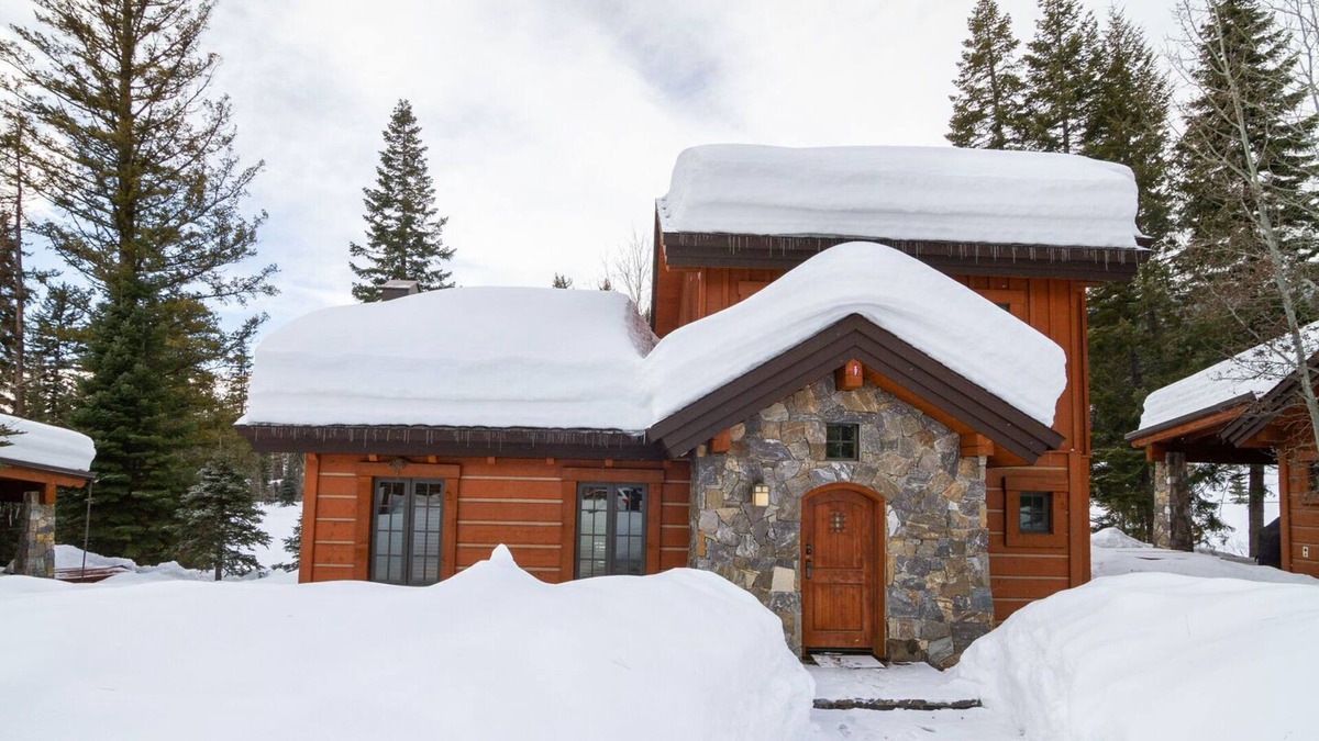 Tamarack Ski Chalet | Cozy Cottage with POMA lift access | Vaulted Ceilings | Spectacular Mountain Views