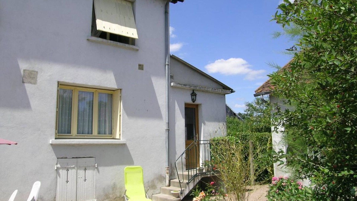 Saint-Ennemond Cottage | Cozy Cottage with Fireplace, Private Garden, and Free Tennis Access near Moulins