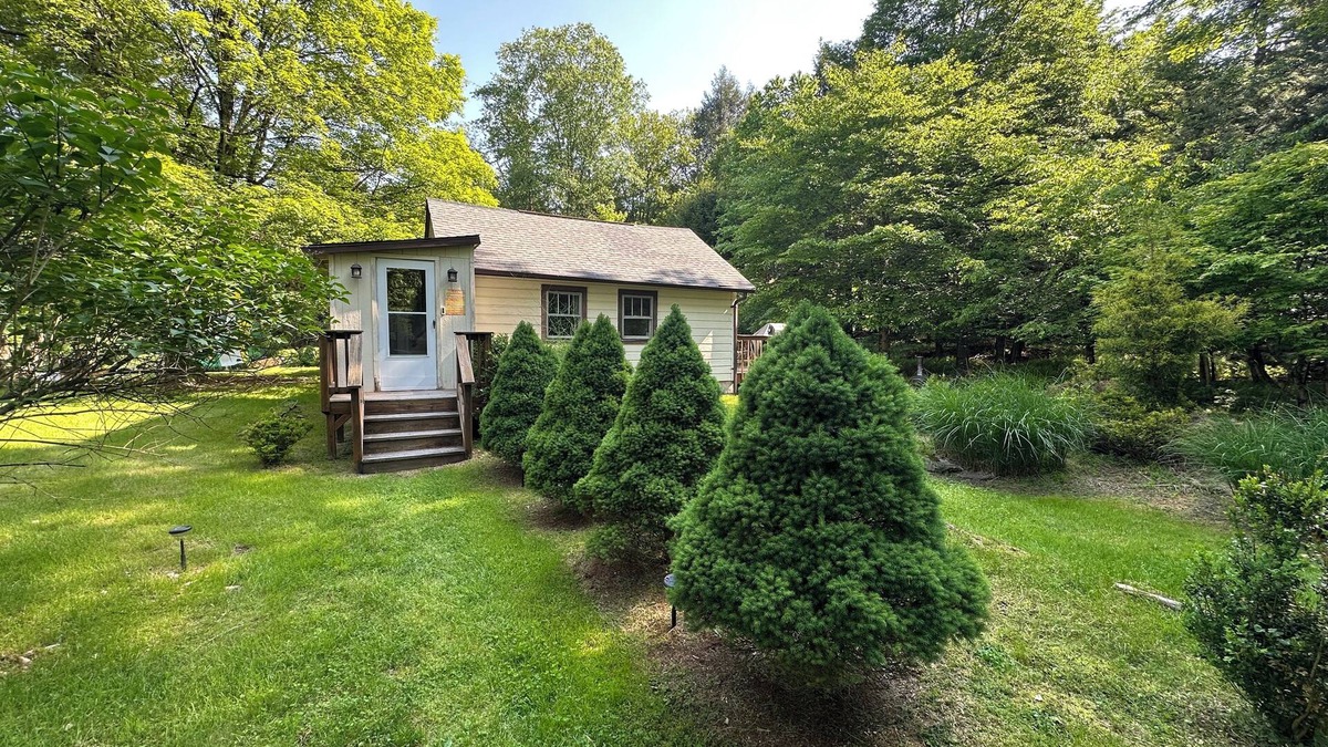 Mongaup Valley Cottage | Cozy Cottage with Woodstock Scavenger Hunt