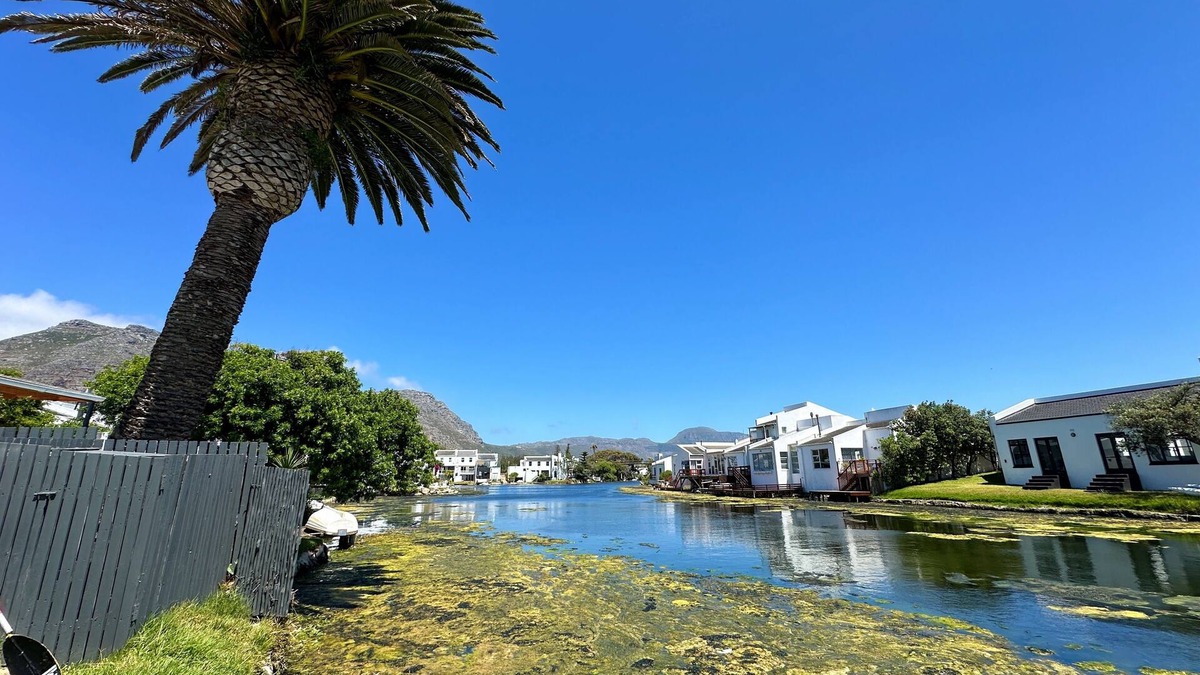 Marina da Gama Cottage | Cozy cottage with 1 bedroom and WiFi, AC in beautiful Cape Town