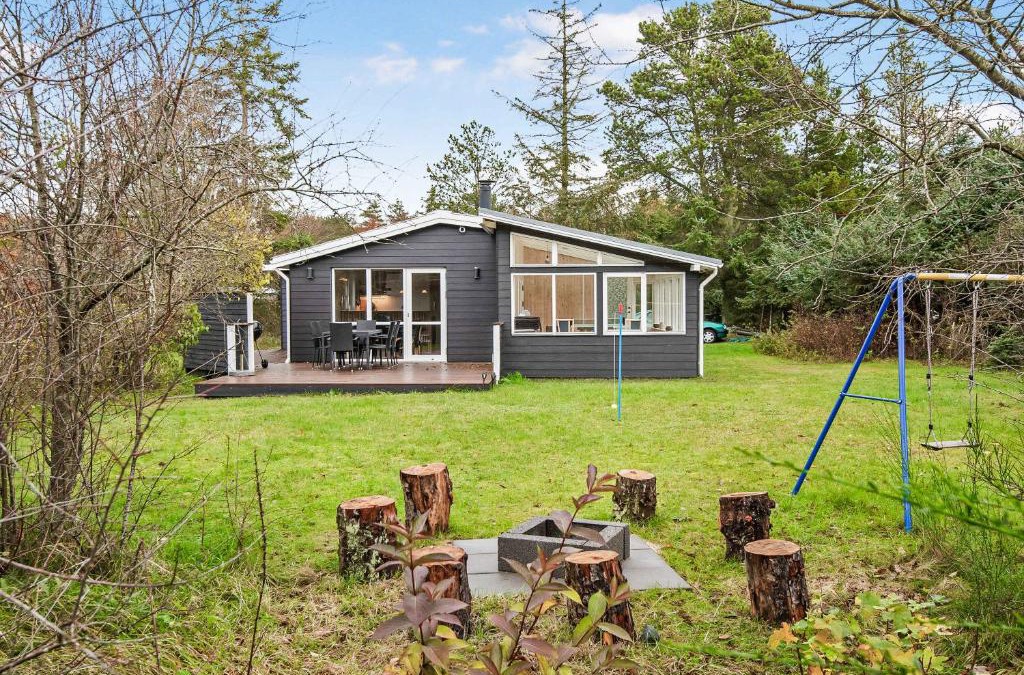 Hou House | Cozy Cottage With 600 M To The Beach