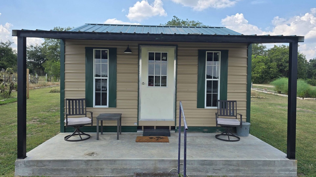 La Grange Cottage | Cozy Cottage With a View in La Grange