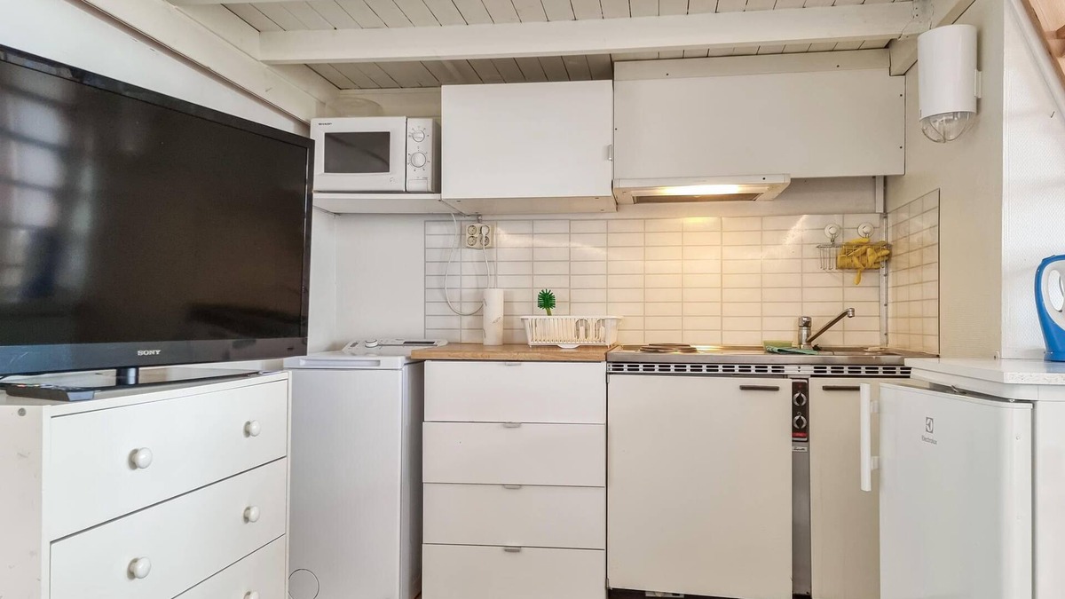 Habo Municipality House | Cozy cottage with a view of Lake Vättern.