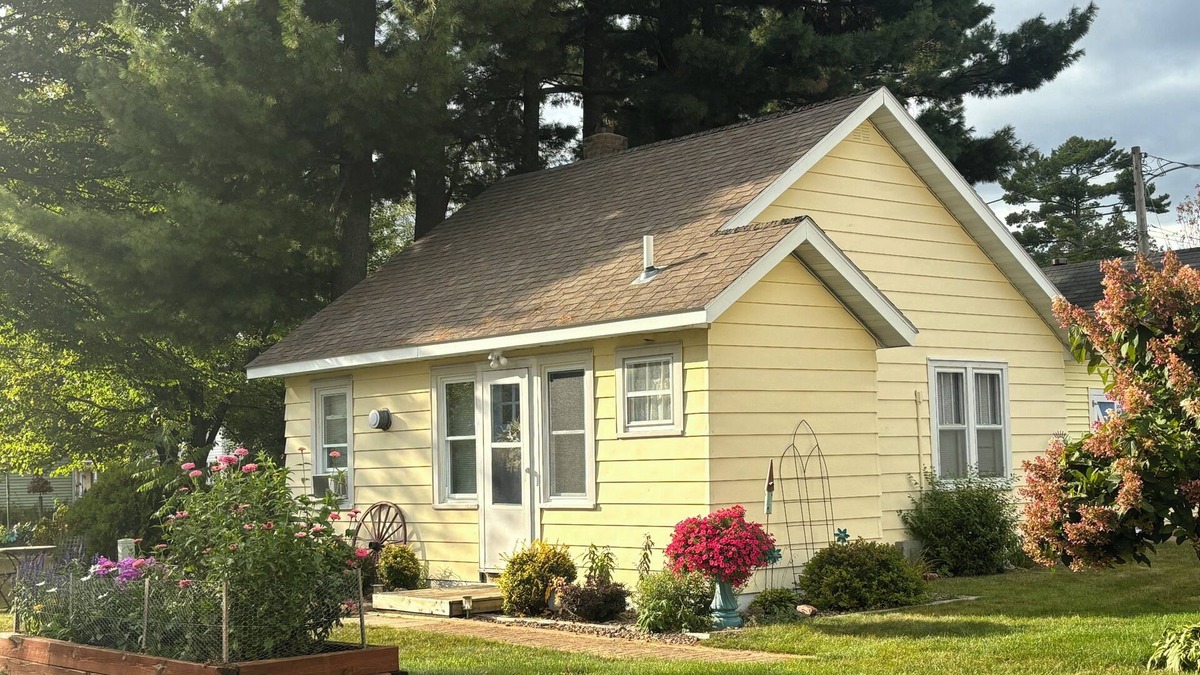 Chetek Cottage | Cozy cottage with access to Lake Chetek, perfect for relaxing