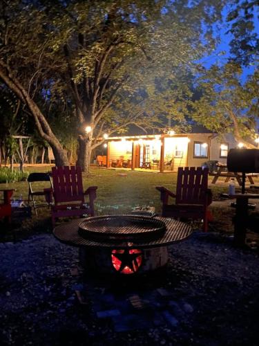 Medina House | Cozy Cottage with Big Porch
