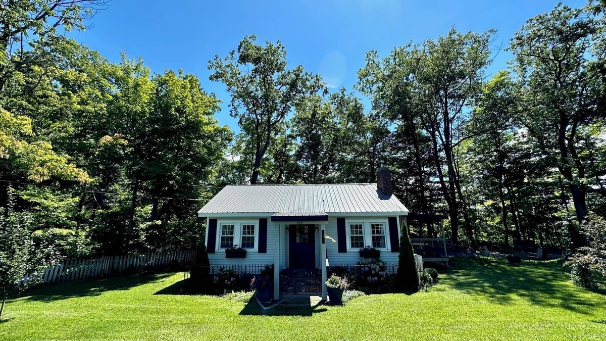 Waterport Cottage | Cozy cottage with direct river access - perfect for fishing or weekend escape
