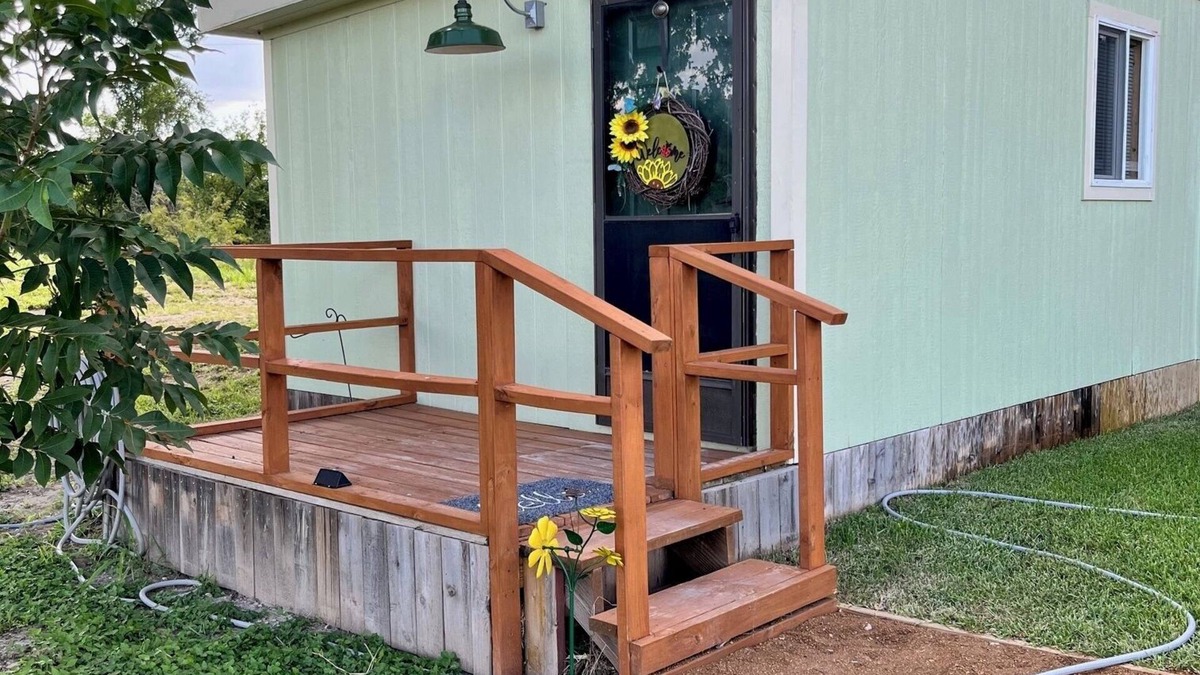 Lampasas Cottage | Cozy Cottage with Fire Pit, Deck and Stargazing Views