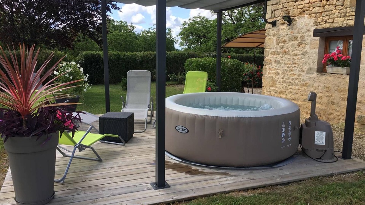 Granges-dAns Cottage | Cozy Cottage with Garden, SPA, and Fireplace near Château de Hautefort