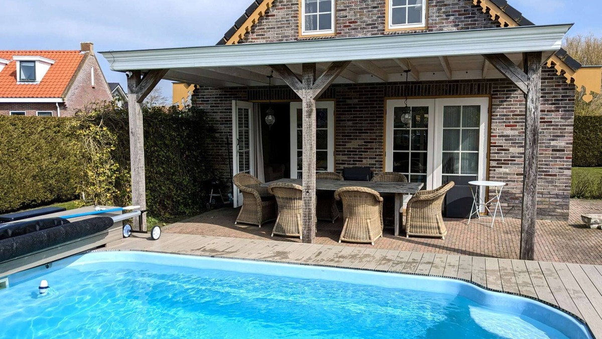 Tzummarum House | Cozy cottage with heated pool, garden and covered terrace