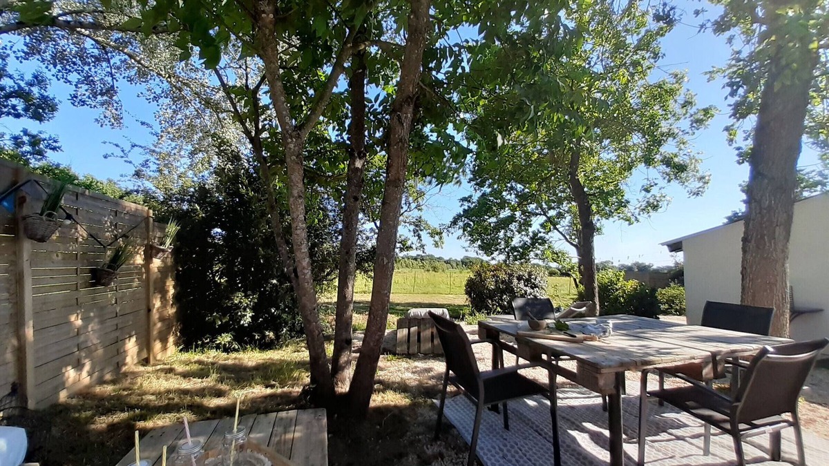 Sallertaine Cottage | "Cozy Cottage with Private Spa in Scenic Breton Marsh, Relaxing Massages Available"