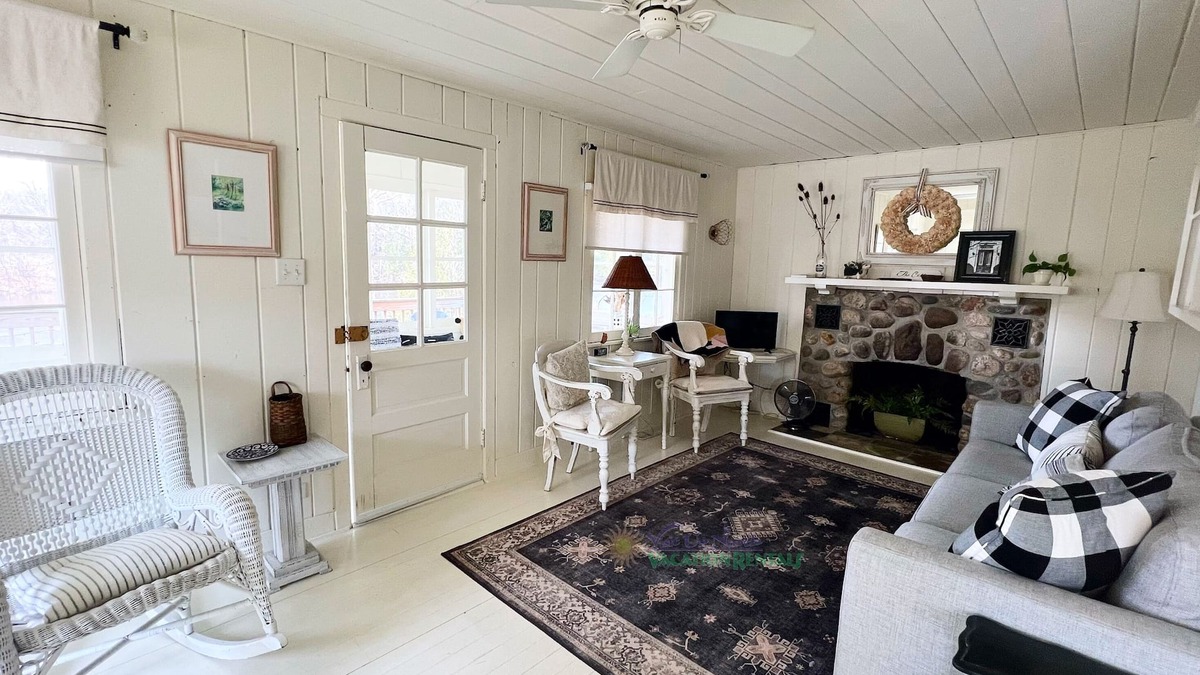 Suttons Bay Cottage | Cozy cottage with private pond. Close to the casino and the Bay.