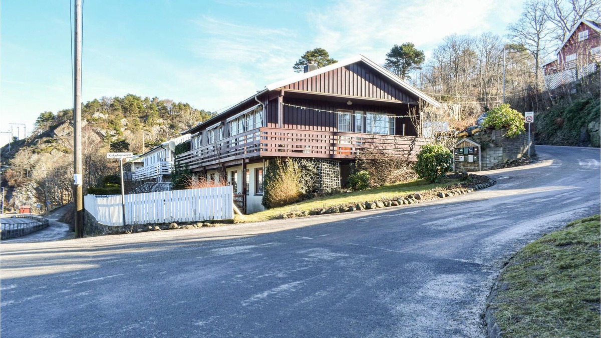 Mandal House | Cozy cottage with partial sea view for a nice vacation.