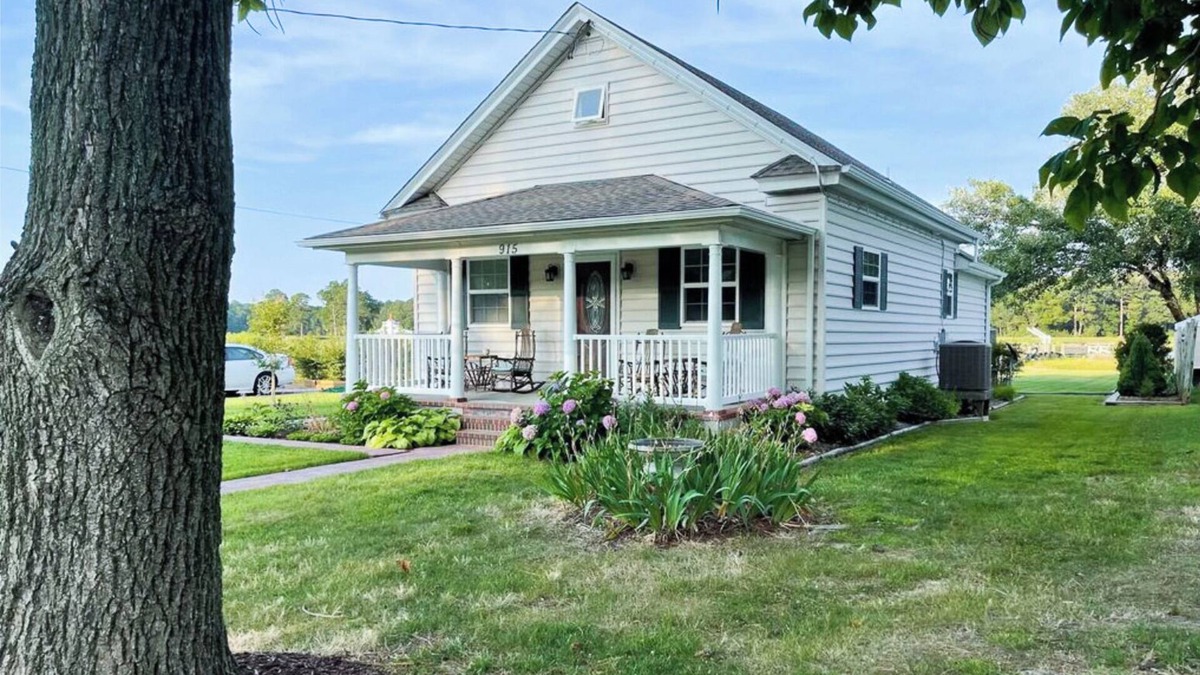 Cambridge Cottage | Cozy Cottage with Private Dock- Chesapeake Bay/Cambridge (Pet-Friendly)