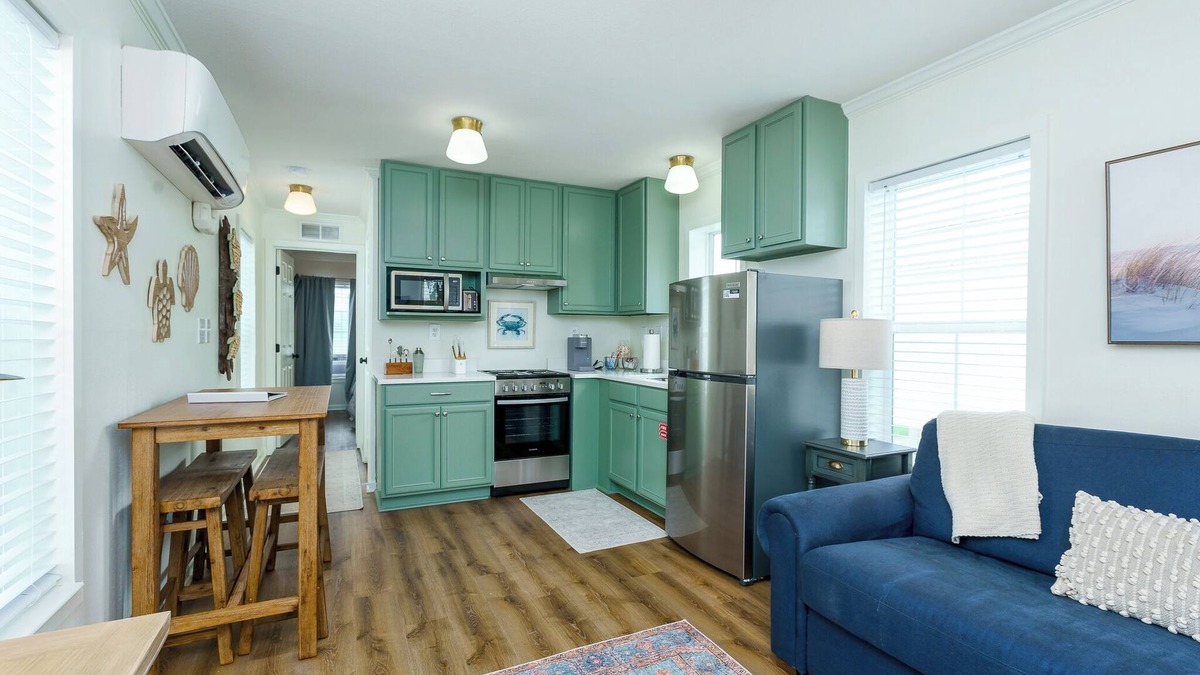 Pass Christian Cottage | Cozy cottage with easy access to beach & restaurants- Pet Friendly!