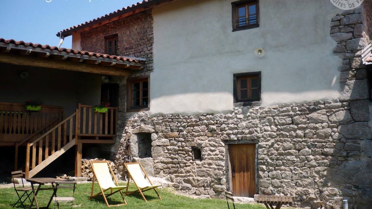 Palogneux Cottage | Cozy Cottage with Wood Stove, Near Skiing & Scenic Trails in Peaceful Farm Setting