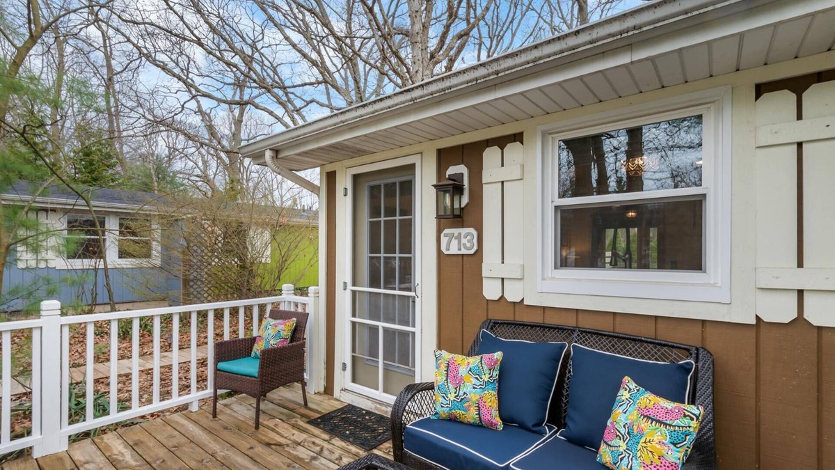 Saugatuck Villa | "Cozy Cottages" Brown Cottage Hot tub/Town!