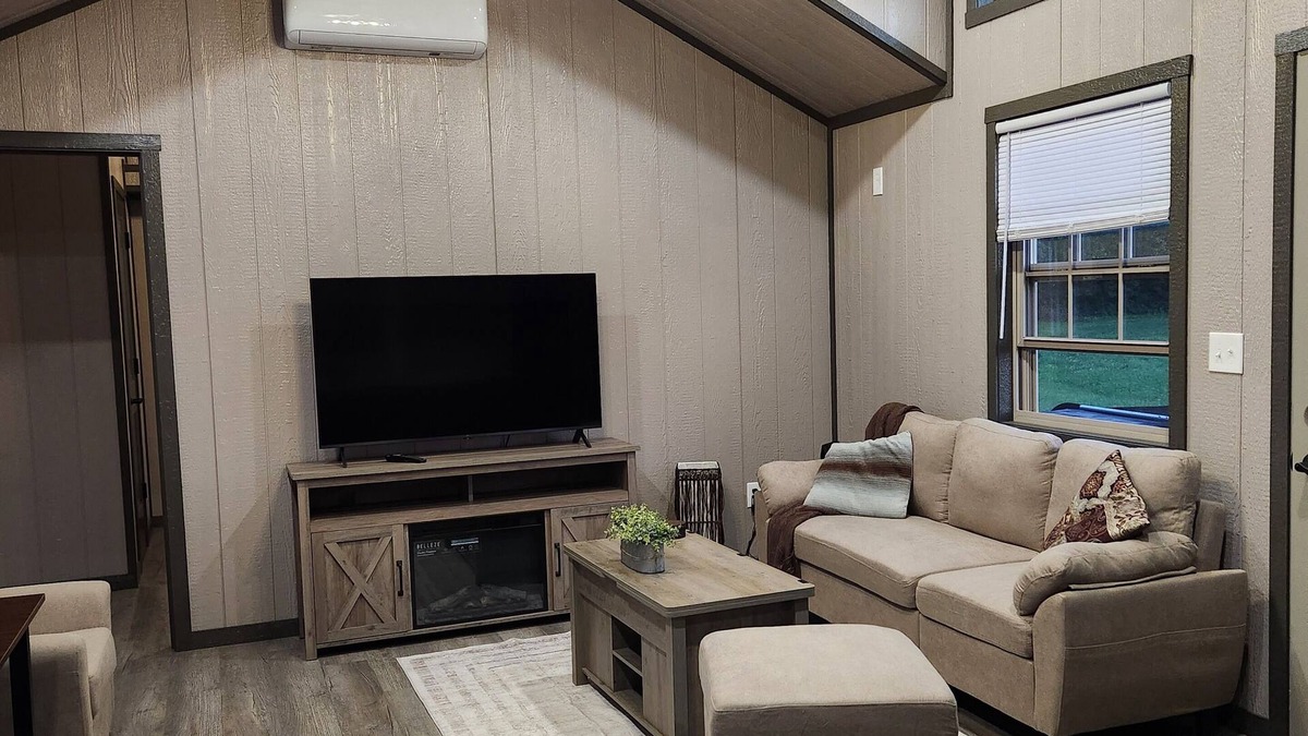 Sullivan Cabin | Cozy Country Cabin - Sleeps 6 - with Hot Tub