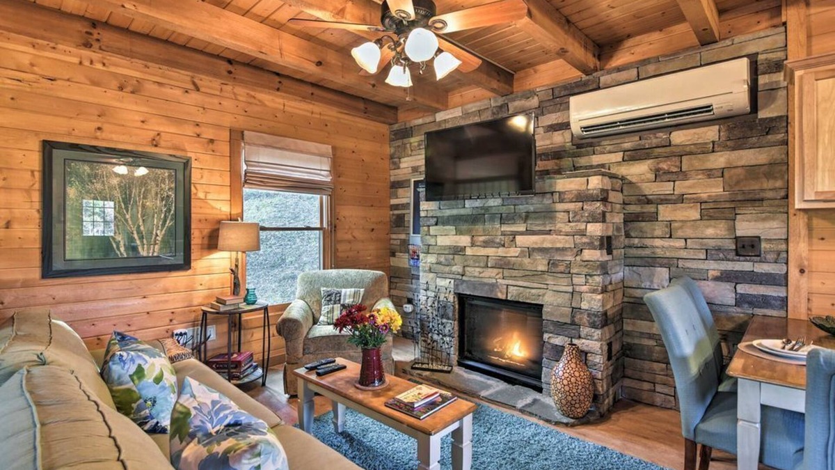 Weaverville Cabin | Cozy Country Cabin w/Wrap Around Porch – 15 Mins to Asheville!
