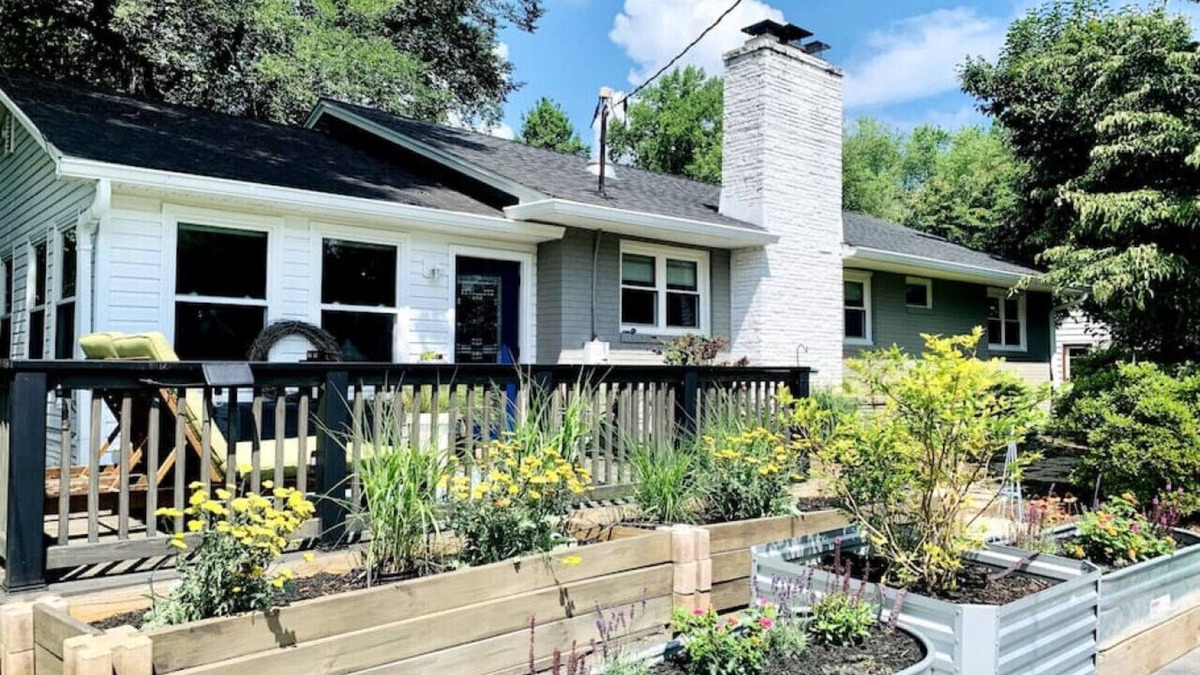 Laytonsville House | Cozy Country Cottage
