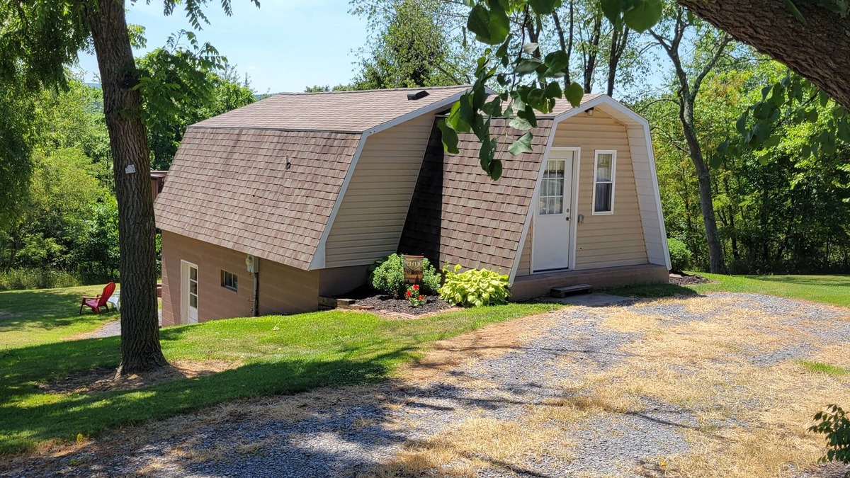 Huntingdon Cottage | Cozy Country Cottage Just Minutes From 7-points at Raystown Lake