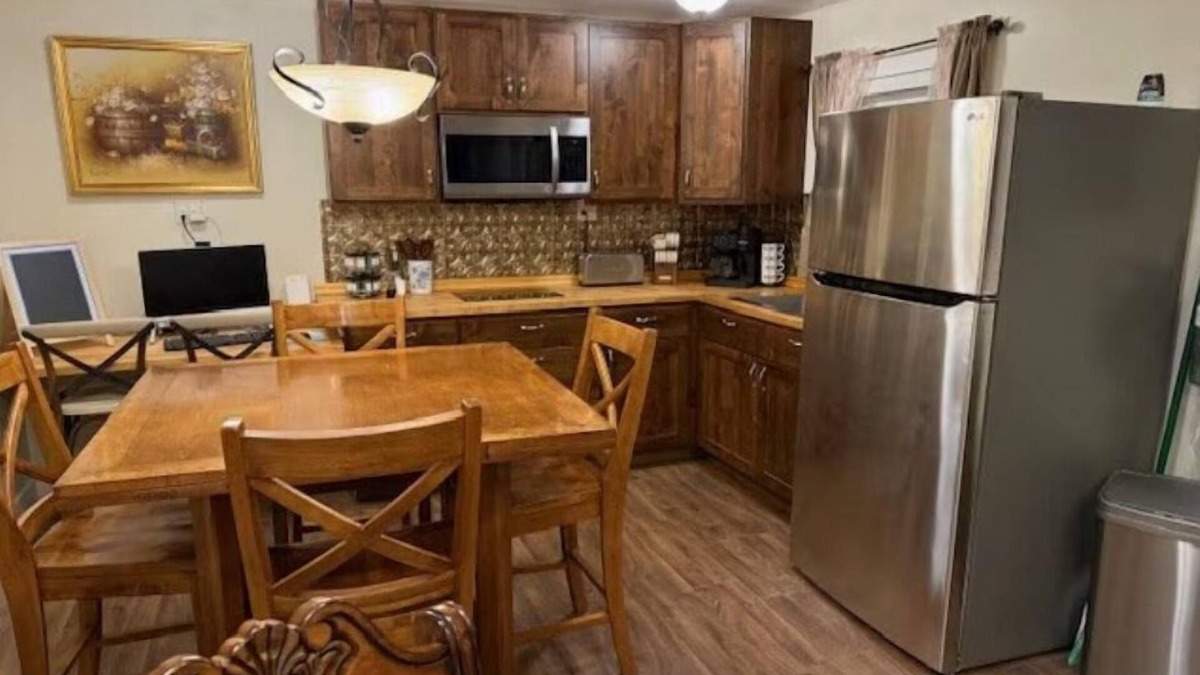 Fredonia House | Cozy country Easy Peasy