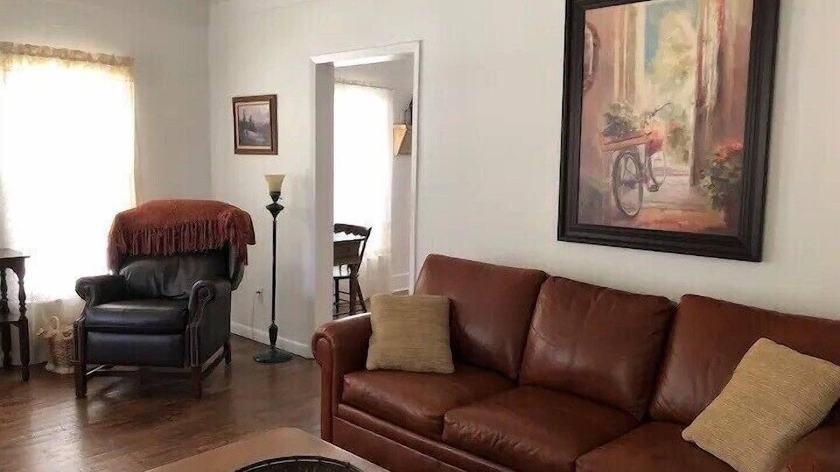 Roanoke House | Cozy Country Farm House in North Keller