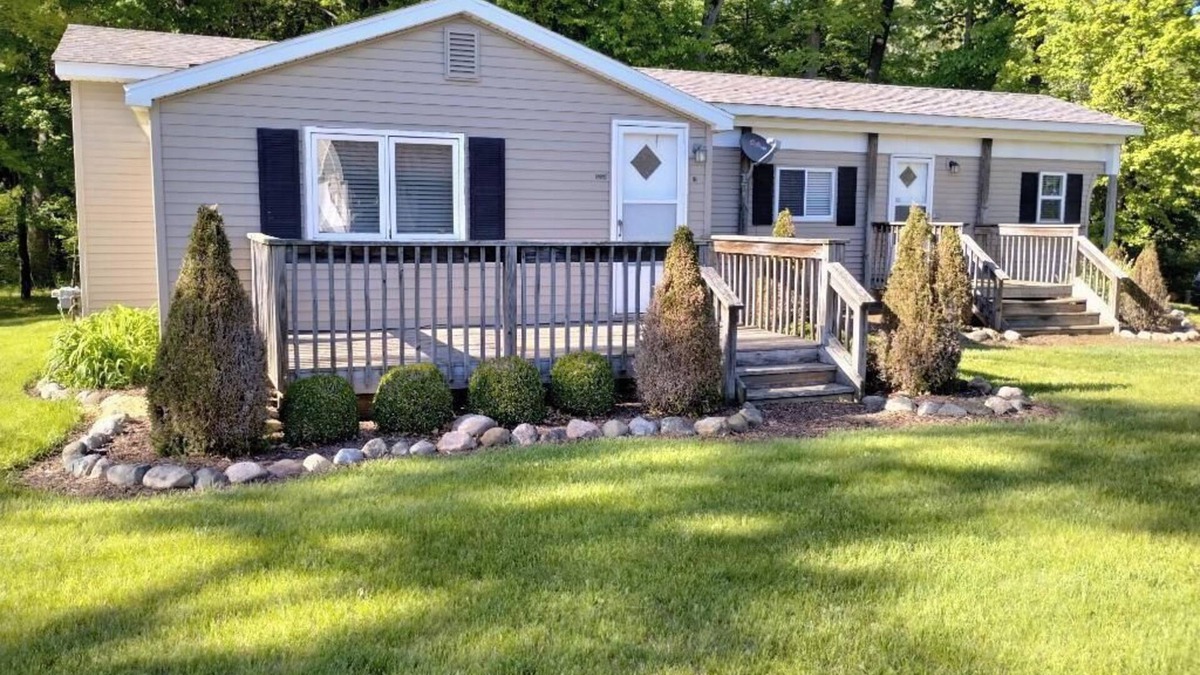 Allenton House | Cozy country home, Pet friendly!