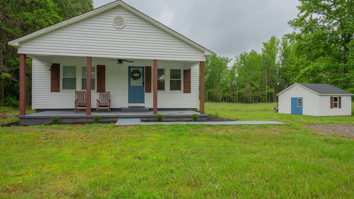 Cecil House | Cozy country home with a beautiful creek at the back of the property.