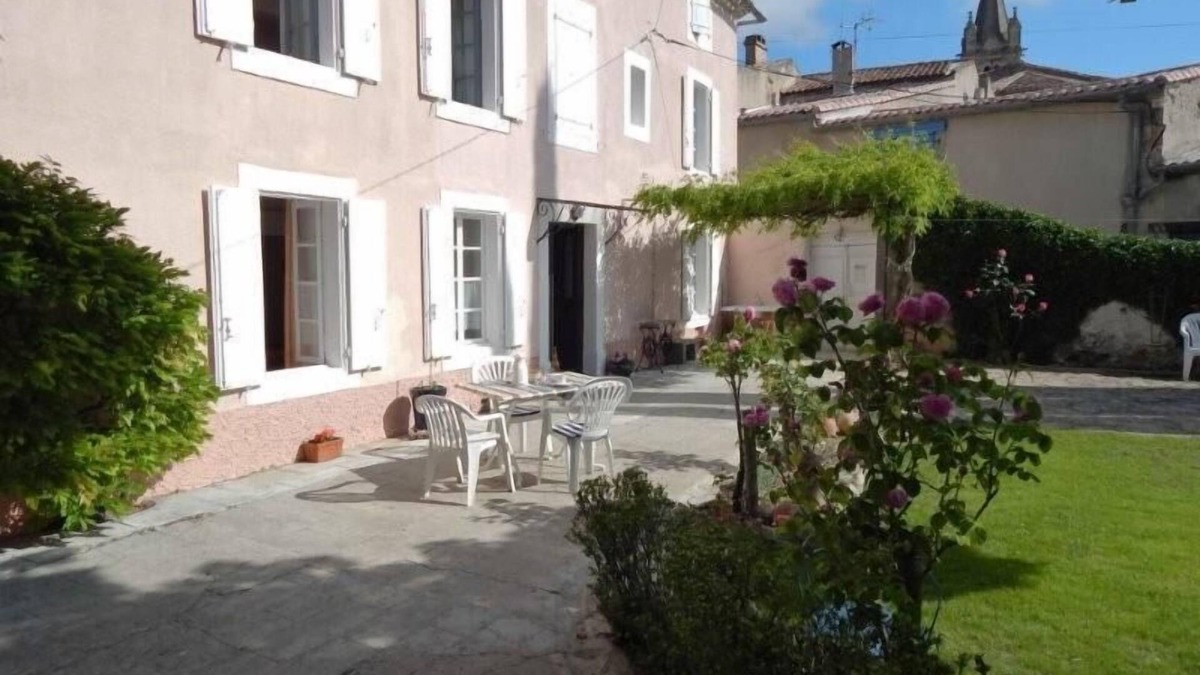 Alaigne House | Cozy country house newly renovated with a cozy yard and shady garden