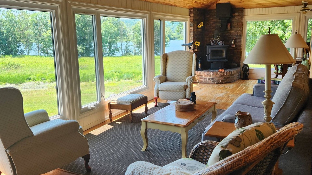 Hampstead House | Cozy country house with water front views.