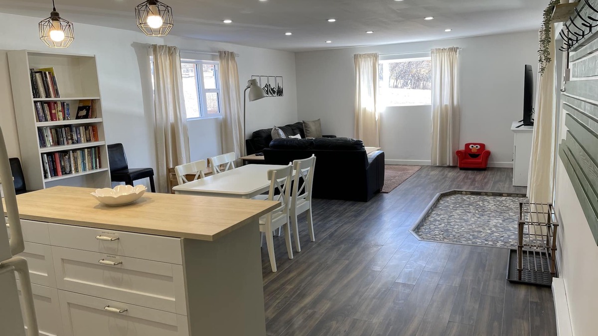 Golden House | Cozy Country Mountain Nest - Mountain views - Family Friendly - Pet Friendly