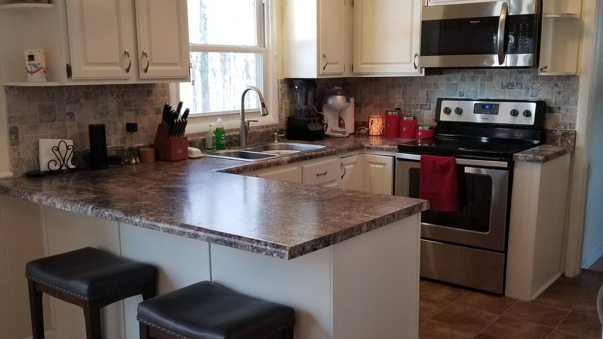 Reidsville House | Cozy Countryside Getaway with Fast Wifi/Hot Tub