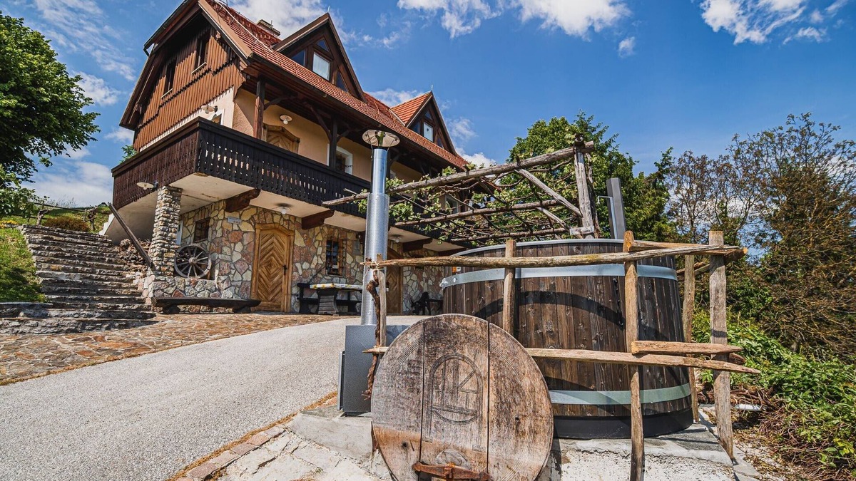 Krsko Villa | Cozy Countryside Retreat Villa with Hot-Tub - Two Bedroom Villa with Hot Tub