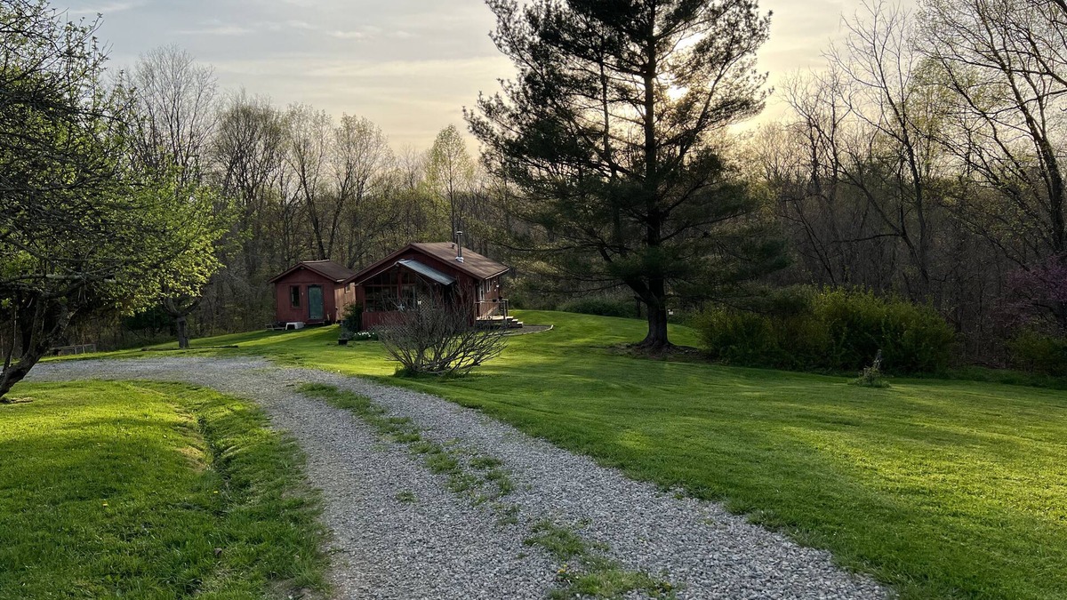 Athens Cabin | Cozy County Cabin in the woods