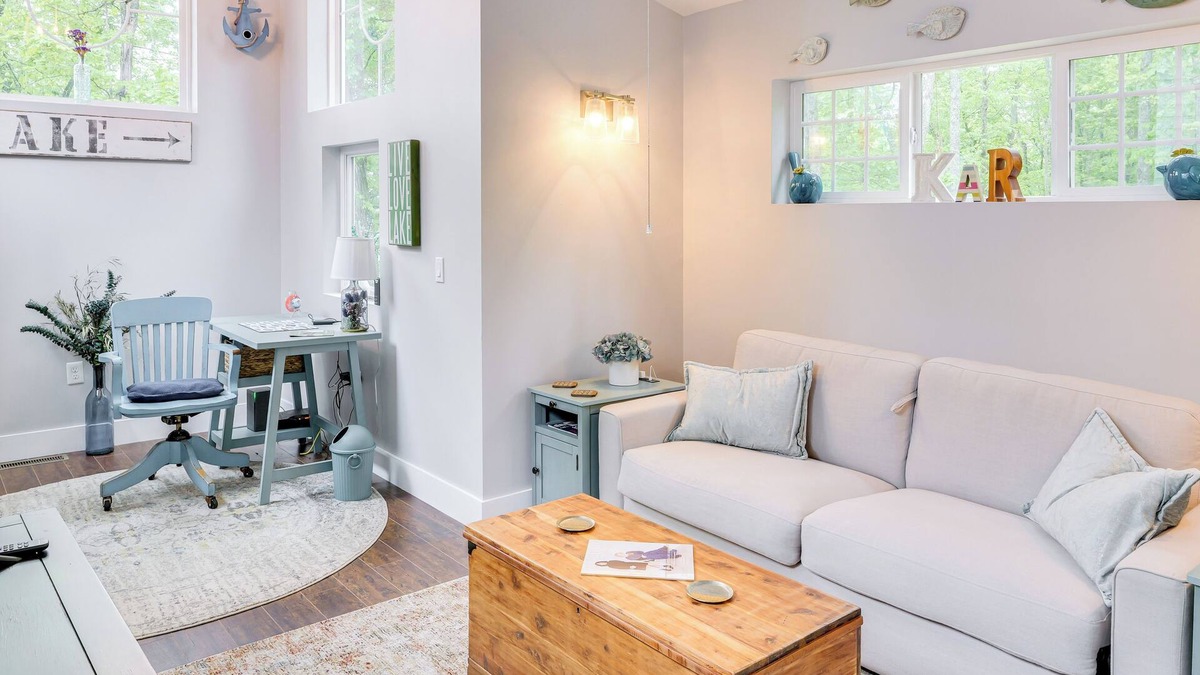 Smithville House | Cozy Couple's Retreat w/Hot Tub in Smithville!