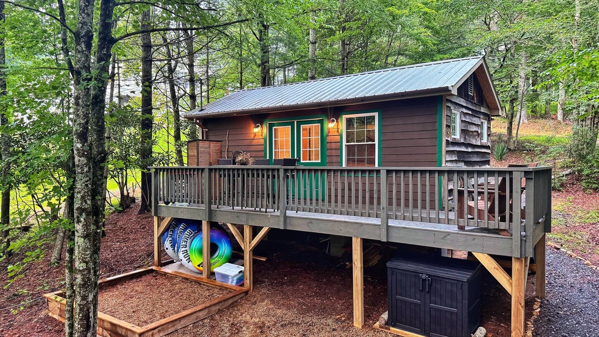 Jefferson Cabin | Cozy Couples Cabin, 10 min from West Jefferson