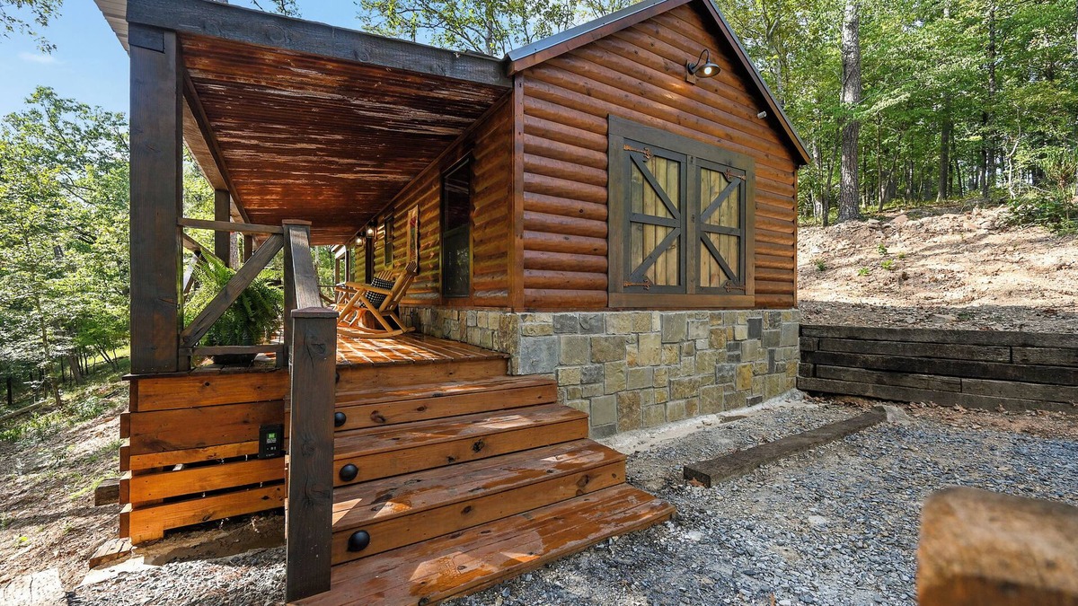 Octavia Cabin | Cozy Couples Cabin/Private & Secluded/Hot Tub/Fire Pit/Hillside View
