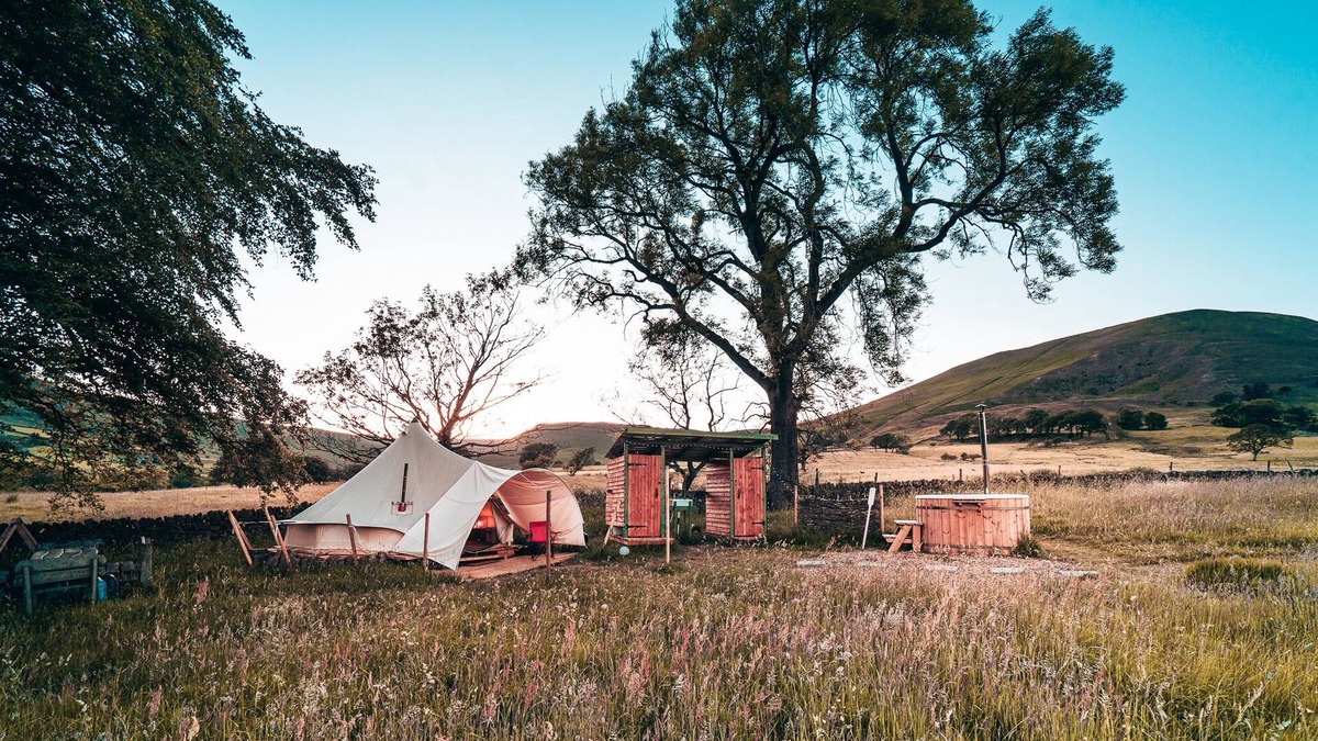Peak District National Park RV Rental | Cozy Couples/Small groups Glamping-Private Hot Tub