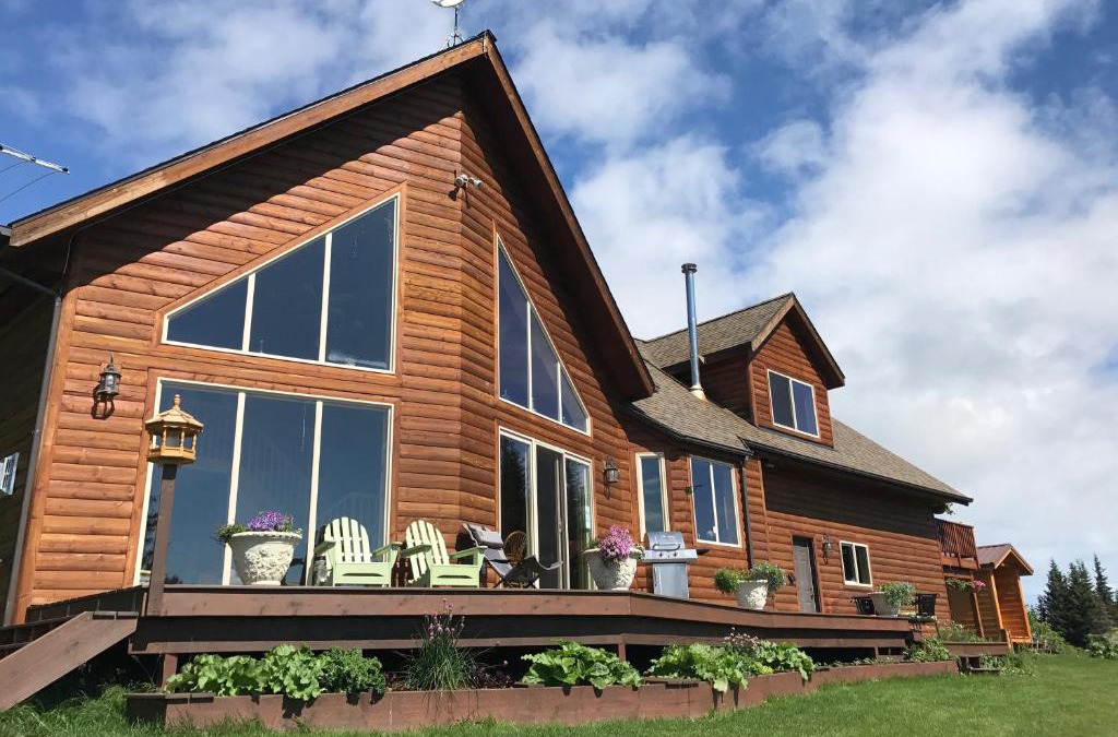 Homer House | Cozy Cove Inn