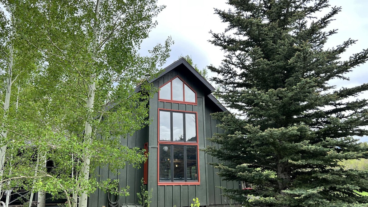Cuchara House | Cozy Creek side 3 bedroom Cabin- kid & pet friendly