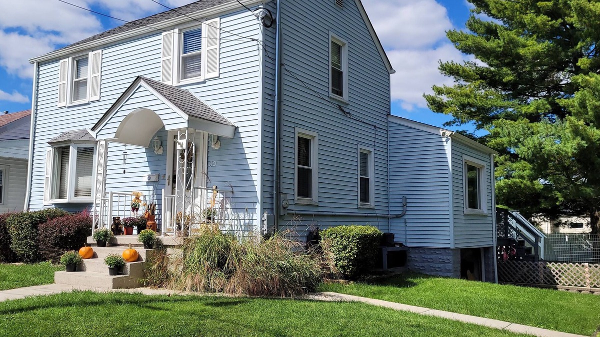 Wheeling House | Cozy creekfront home. Mins to Hosptial, parks, Oglebay, Casino and waterfront!