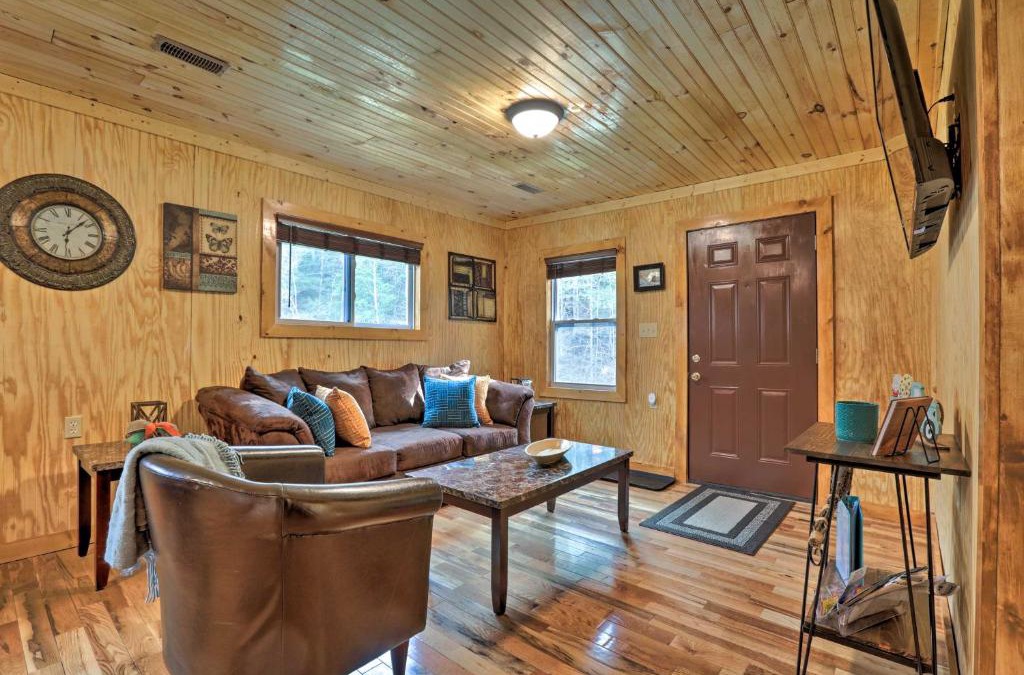 Beattyville House | Cozy Creekside Cabin about 24 Mi to Red River!