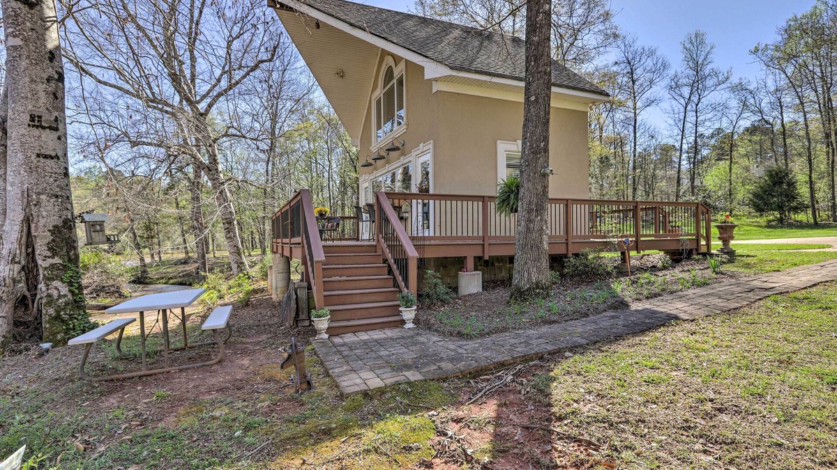 Thomaston Cabin | Cozy Creekside Cabin w/Grill: Fish & Explore!